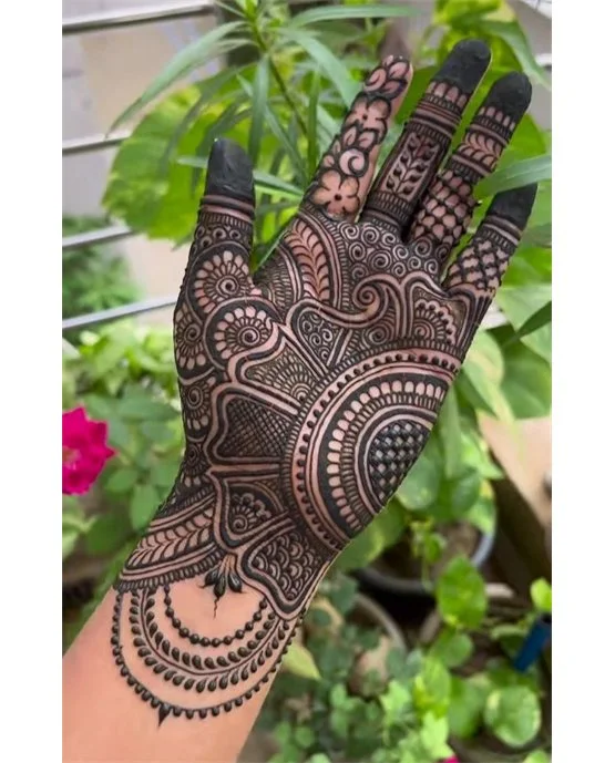 Ruffle And Anklet Detailed Front Hand Mehndi Design Outline Ruffle And Anklet Detailed Front Hand Mehndi Design Outline